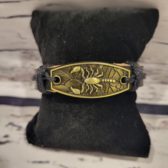 New Unisex Handmade Leather Scorpion  Bracelet - Picture 2 of 6